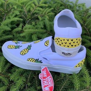 Custom pineapple vans!! 🍍🍍